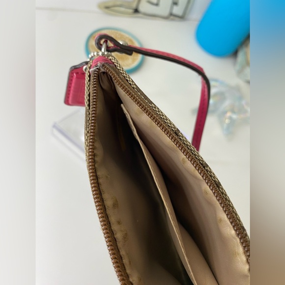 Coach Poppy pink and signature wristlet - Picture 5 of 9